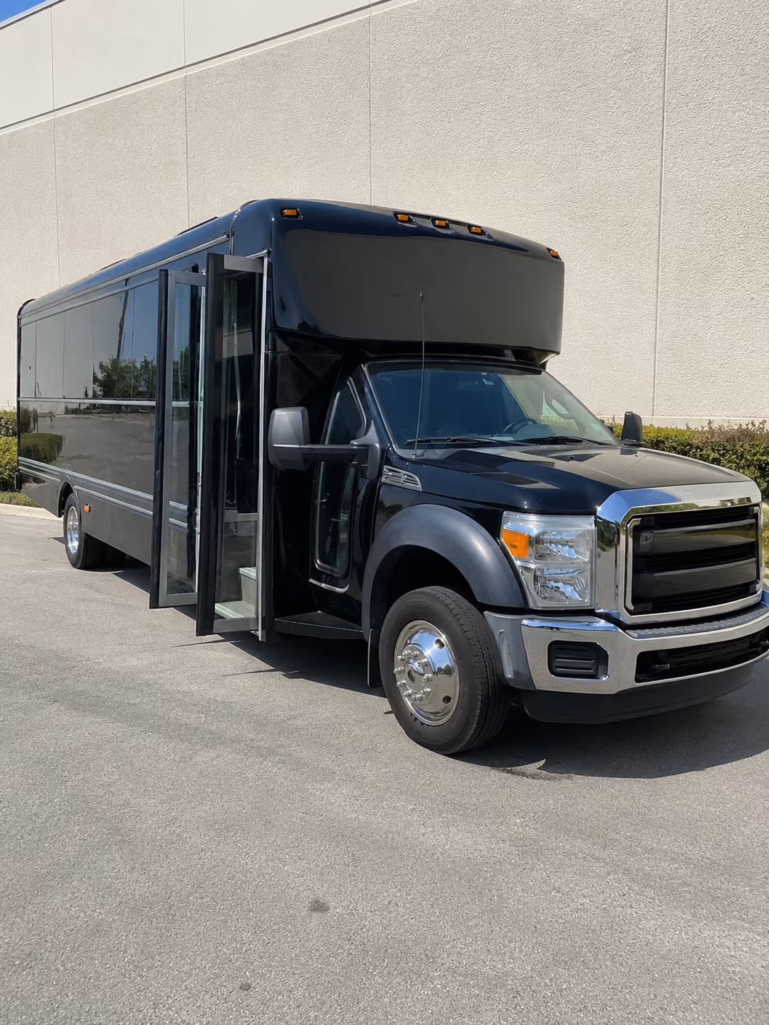 party buses to outdoor concerts and amphitheatre shows near jonesboro